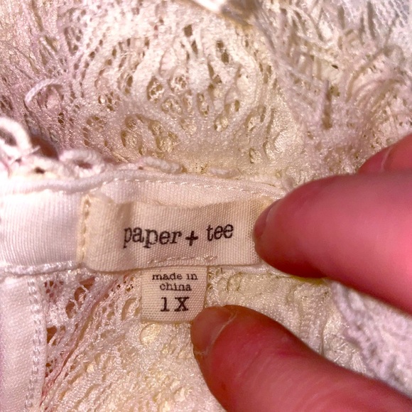 Super cute Lacey no sleeve top.. - Picture 3 of 3